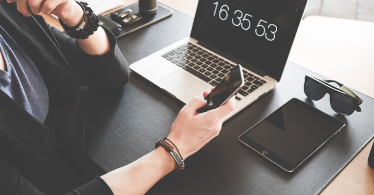 Setting up an E-mail Account on an iPhone/iPad